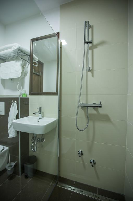 Heartland City B&B Тузла Екстериор снимка